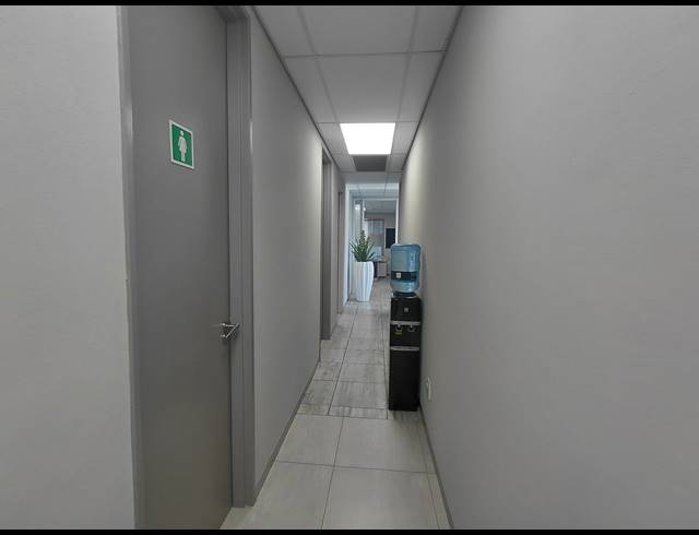 424M² OFFICE FOR SALE IN DAINFERN